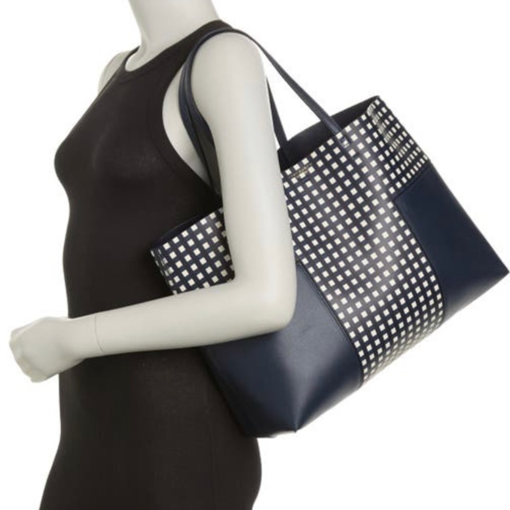 Authentic TORY BURCH T-Block leather Tote/lg zip wristlet - Picture 4 of 16
